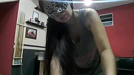 amigos brincando de sexo com teen e milf, acabando em cumshot