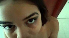 Follando con mi hermanastra sexy morena mientras padres compran taboo