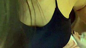 Huisvrouw neukt keihard met zwarte kerel in hotel