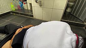 pobre chica queda bajo cuidado de padrastro