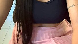 Huisvrouw neukt keihard met zwarte kerel in hotel