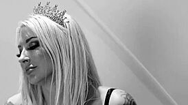 horny princess leya falcon stuffs huge dildos in her holes