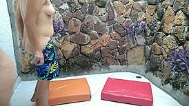 con esos estiramientos mi panocha roza y me pone cachonda con ganas de follarme la profesora