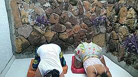 con esos estiramientos mi panocha roza y me pone cachonda con ganas de follarme la profesora