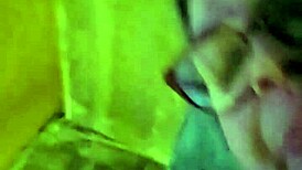 Dildo ile Mastürbasyon ve Büyük Memeler