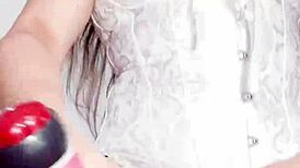 Madrastra Anal Slut Masturbates with Hijastro During Virtual Sex