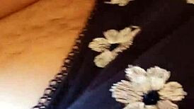 Gretala - sbirciatina fica pelosa e tanga