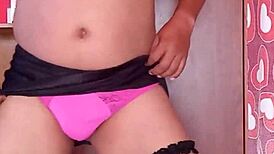 Bailando En Tanga Rosa Con Brillos