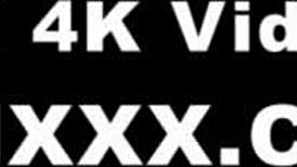 Seksi mačeha in sestra v trojčku s pastorkom