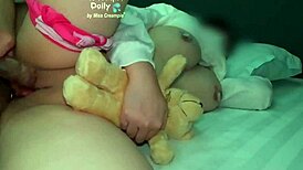 สาววัยทีนโดนแตกใน missionary creampie