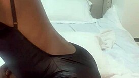 twerking shaking bouncy ass with toys and solo fun