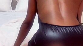 twerking shaking bouncy ass with toys and solo fun