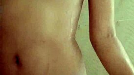 Drkám sa v sprche a prichytí ma tá vysokoškoláčka