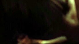 To ludere bankede på døren og tilbød gratis blowjob gæt hvad jeg gjorde lod dem komme ind komplet rød silke