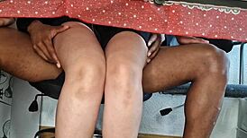 Mała Nastolatka 18+ Jedzie na Dużym Kutasie w Publicznej Restauracji