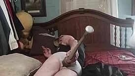 Caralho, esticar esse cu apertado com dildo anal gigante é uma loucura boa!