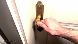 Blond stesøster knullet hardt av kåt stesønn i mørket