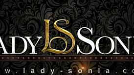 Lady Soniaが鏡で見つめてオナニー指示