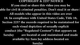 Milf Sara Jay Yağlı Büyük Memeleri ve Götüyle Oynuyor