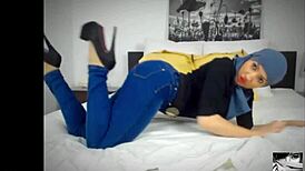 Intriguing Muslim Arab Cam Session with Sensual Performances and Cultural Elements