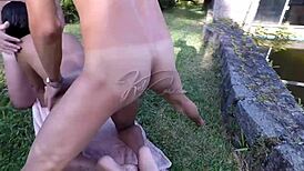 Festa de ano, fugimos para gloryhole no mato!