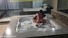 Novinha da favela sentando firme no pau grande