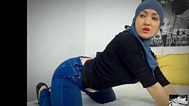 Intriguing Muslim Arab Cam Session with Sensual Performances and Cultural Elements