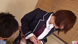 אני מתגעגעת בסתר לזין, אומרת החתיכה היפנית מאקי אוטוהה