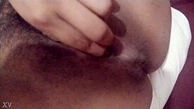 Maszturbálom a kis puncimat dildóval, hogy írjatok jó dolgokat, míg a férj dolgozik