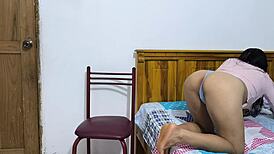 showing off my pussy and tight ass in this video 😍