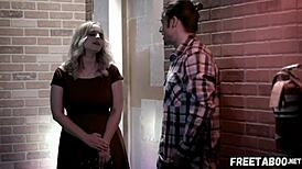 Vyzdvihol som Codi Vore z klubu a v hoteli ju svlečiem donaha