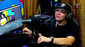 Geisy Dk shows her beautiful back tattoo and asks Ruan to put her on all fours in outdoor public interview.