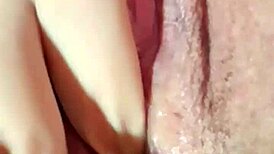 Sangat horny jari pepek basah jari dalam dalam 😍