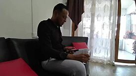 Insegno a giocare alla fighetta del capo dopo una festa pazzesca, che troietta stretta - parte 1