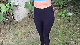 Karol Smith Sale Al Bosque Y Se Corren En Ella