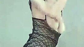 Korean Novinha Enjoys Solo Time