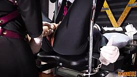 Ugh, jeg kan ikke tro hvordan Dominafire bandt mig og fik mig til at sprøjte så hårdt med den strapon i vores vilde asiatiske lesbiske BDSM session.