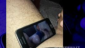 Impian tentang ibu tiri panas dan pancut sambil tengok bontot besar dia