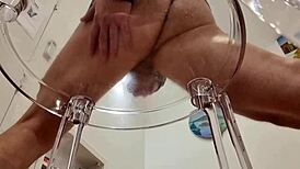 Arrapato E Sexy Tutto Nudo Con Solo Giubbotto Di Pelle Addosso Sborrata E Gemiti