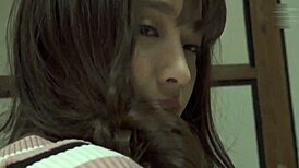 日本妻子和农场主在牧场出轨