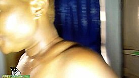 the milf felt grateful as she repaid the stranger's help with passionate outdoor sex