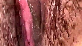 Tocando a mi novia con dildo en su gran culo 😏