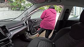 Ukázala som piču na parkovisku a vrátnik ma chce divoko vycykať