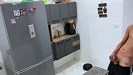 contratei essa empregada ela e tao safada fico louco de tesao