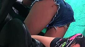 No cusinho da loirinha infio o braso todo sex toy