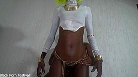 Poznałem gorącą afrykańską laskę w weekend i dałem jej stojącego kutasa