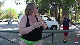 flaming hot sienna hills gives awesome blowjobs with big ass!