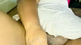 Šťavnatá BBW Remi hrá s hračkou na tesnej píči