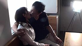 이 노인이 호텔에서 귀여운 아시안과 열정적인 섹스 보고 싶어?