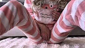 Watch this asian teen finger her hairy pussy to a squirting orgasm up close